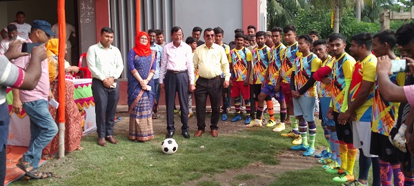 রামপালে বঙ্গবন্ধু ও বঙ্গমাতা জাতীয় গোল্ডকাপ ফুটবলের উদ্বোধন