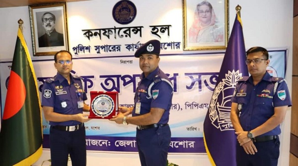 যশোর জেলায় শ্রেষ্ঠ ওসি নির্বাচিত সুমন ভক্ত