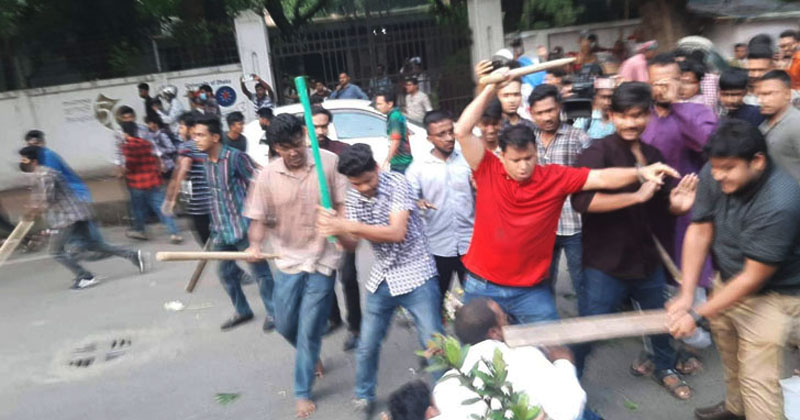 ঢাকা বিশ্ববিদ্যালয়ে ছাত্রলীগ ও শিক্ষার্থীদের সংঘর্ষ, আহত অন্তত ৮০