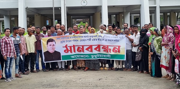 ডুমুরিয়া উপজেলা পরিষদের চেয়ারম্যান এজাজ আহমেদ’র পদত্যাগ দাবীতে মানববন্ধন