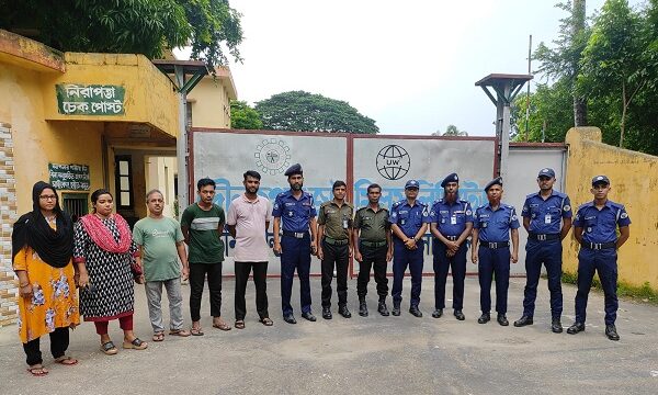 শিল্পাঞ্চলের আইন-শৃঙ্খলা রক্ষায় ইন্ডাস্ট্রিয়াল পুলিশ কর্ম-বিরতির পর কাজে ফিরেছে