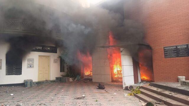 খুলনা প্রেসক্লাবে হামলা, ভাংচুর, অগ্নিসংযোগ ও লুটপাটের ঘটনায় তীব্র নিন্দা ও ক্ষোভ প্রকাশ