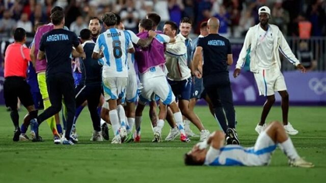 আর্জেন্টিনাকে হারিয়ে সেমিতে ফ্রান্স