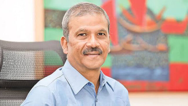 একটু ধৈর্য ধরেন, বড় সুসংবাদ আসছে : আসিফ নজরুল