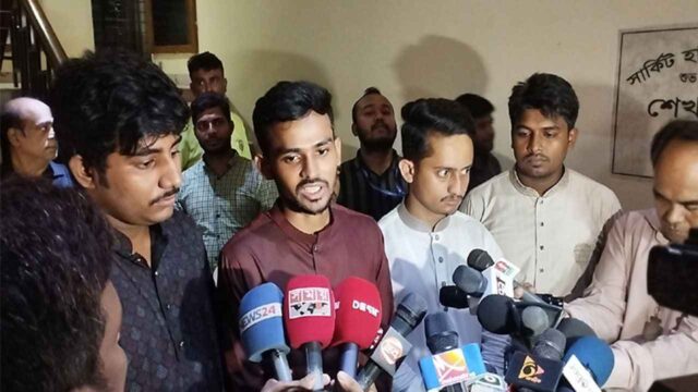 শেখ হাসিনা ভারতে বসে উস্কানি দিচ্ছেন : আসিফ মাহমুদ