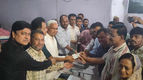 কেন্দ্রীয় বিএনপি’র ত্রাণ তহবিলে খুলনা মহানগর বিএনপির ২৭ লাখ টাকা প্রদান