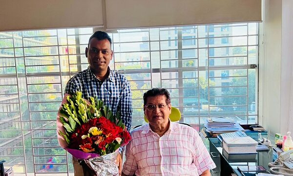 বিসিবি’র সাবেক  সভাপতি  আলী আজগর লবীকে ফুলের শুভেচ্ছা