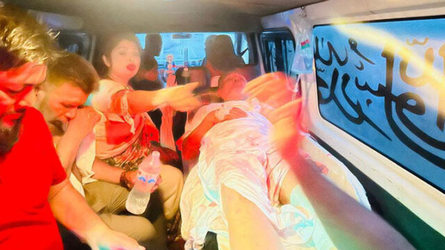 গোপালগঞ্জে বিএনপি ও স্বেচ্ছাসেবক দলের গাড়ি বহরে হামলায় নিহত ২, আহত ৫০