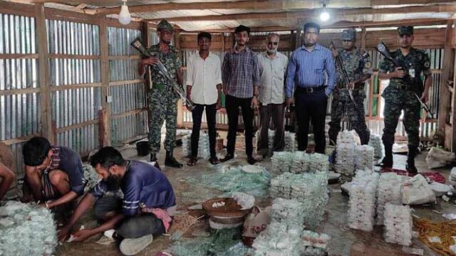 বাগেরহাটে ১ লাখ ৬০ হাজার নকল বিড়ি ধ্বংস, দেড় লাখ টাকা জরিমানা