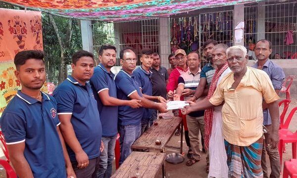 চিতলমারীতে শারদীয় দুর্গোৎসবে প্রিয়াংকা মল্লিক পিংকি ফাউণ্ডেশনের অনুদান প্রদান