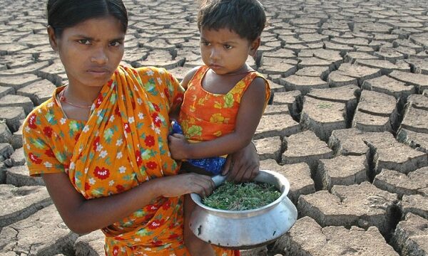 জলবায়ু পরিবর্তনে প্রত্যক্ষ ও পরোক্ষভাবে হুমকির মুখে শিশুরা