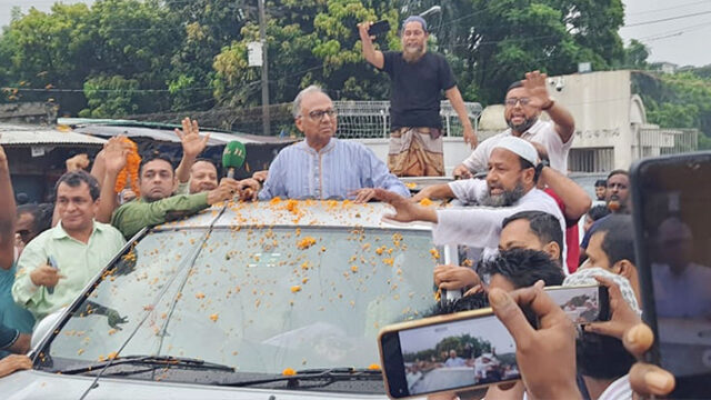 কারামুক্ত হলেন মাহমুদুর রহমান