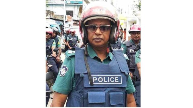 খুলনায় পুলিশের এডিসি কামরুজ্জামানের বিরুদ্ধে দুদকের মামলা