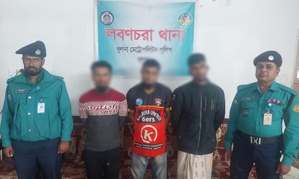 চোরাই গরু বহনকারী পিকআপসহ আটক ৩