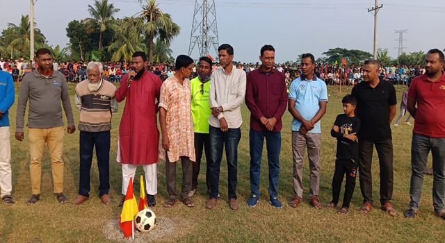 তালায় আট দলীয় নকআউট ফুটবল টুর্নামেন্টের দেবু সরকার ক্লাব বিজয়ী