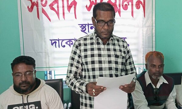 দাকোপে সংবাদ সম্মেলনের প্রতিবাদে পাল্টা সংবাদ সম্মেলন
