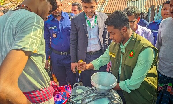 তালায় ভোক্তা অধিকারের অভিযান, ভেজাল দুধ ব্যবসায়ীকে জরিমানা!