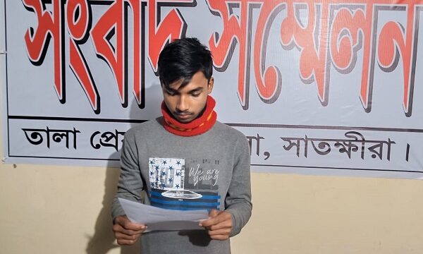 তালায় বসতবাড়ি ভাংচুরের অভিযোগে সংবাদ সম্মেলন