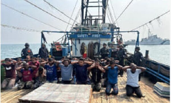 আটক বাংলাদেশি নাবিকদের ছবি প্রকাশ করল ভারতীয় কোস্টগার্ড