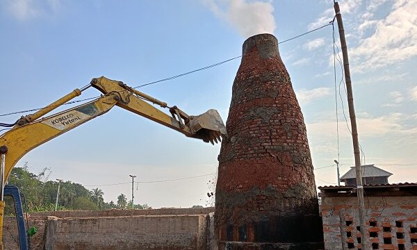 কালিয়ায় ৬টি অবৈধ ইটভাটা গুঁড়িয়ে দিল পরিবেশ অধিদপ্তর