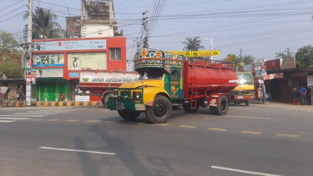 খালিশপুরে ট্যাংকলরি শ্রমিকদের কর্মবিরতি স্থগিত