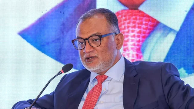 ব্যাংকে ডলার সংকট কেটে গেছে : বাণিজ্য উপদেষ্টা