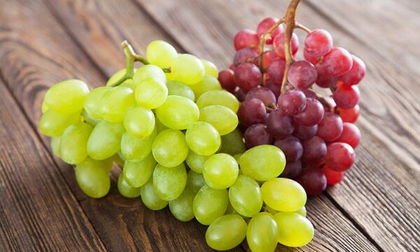 আঙুরে রাসায়নিক, যেভাবে পরিষ্কার করে খাওয়াবেন সন্তানকে