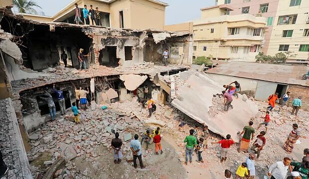 বুলডোজার দিয়ে গুঁড়িয়ে দেওয়া হলো ‘শেখ বাড়ি’