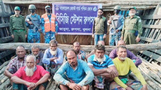 সুন্দরবনের গেওয়া ও গড়ান কাঠসহ আটক ১০