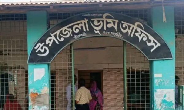 তালা উপজেলা সহকারী কমিশনার (ভূমি) অফিস দূর্ণীতির আখড়া, ঘাটে ঘাটে ঘুষ বাণিজ্য!