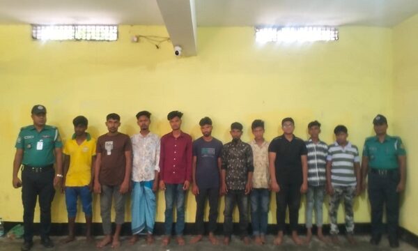 খুলনায় কেএফসি ও বাটার শোরুম ভাংচুর-লুটপাটে ঘটনায় গ্রেফতার ৩১