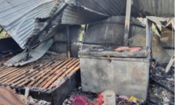 ডুমুরিয়ায় ভূমিহীন পরিবারের বসত ঘর পুড়ে ভস্মীভূত