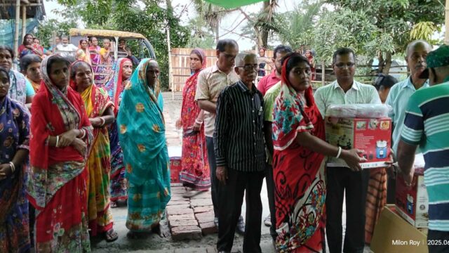 ডহর-মশিয়াহাটিতে ক্ষতিগ্রস্তদের মাঝে মানবিক সহায়তা প্রদান