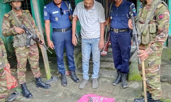 মাগুরায় যৌথ বাহিনীর অভিযানে অস্ত্র ও মাদক উদ্ধার, গ্রেফতার ১ !!!