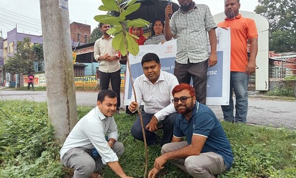সাতক্ষীরায় প্রাণ সাহের খাল পাড়ে উত্তরণ-এর বৃক্ষরোপণ কর্মসূচি উদ্বোধন