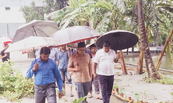 ডুমুরিয়া জলাবদ্ধতা নিরাসনে সরজমিনে পরিদর্শন করেন