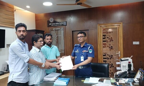 ঝিনাইদহে সুদীপ হত্যার সুষ্ঠু তদন্তের দাবিতে স্বারকলিপি