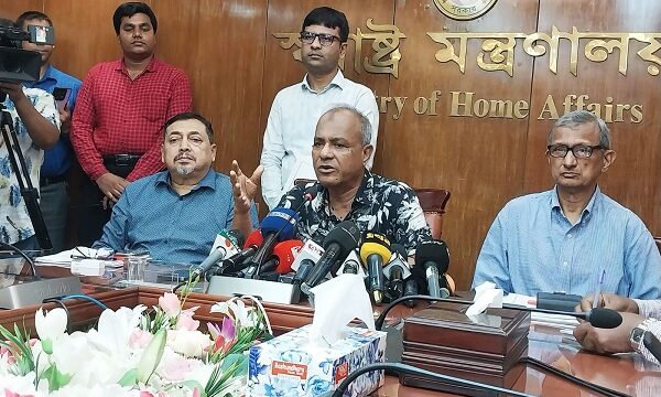 গোপালগঞ্জে পরিস্থিতির কারণে গুলি হয়েছে, গণগ্রেপ্তার হচ্ছে না: স্বরাষ্ট্র উপদেষ্টা