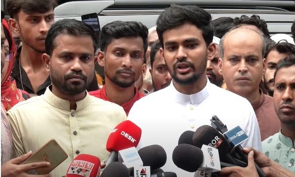 নুরের ওপর হামলার দায় সরকারের উপর বর্তায়: উপদেষ্টা আসিফ