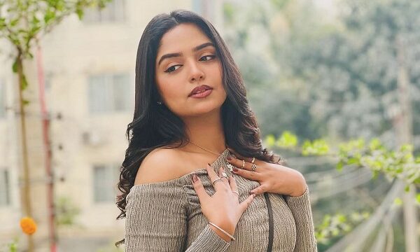 ‘কুরুচিপূর্ণ’ ফটো কার্ড নিয়ে হিমির অভিযোগের পর দুঃখ প্রকাশ করল লেজার ভিশন