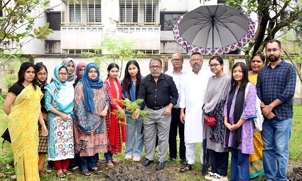 খুবির অপরাজিতা হলে বৃক্ষরোপণ ও মাছের পোনা অবমুক্তকরণ