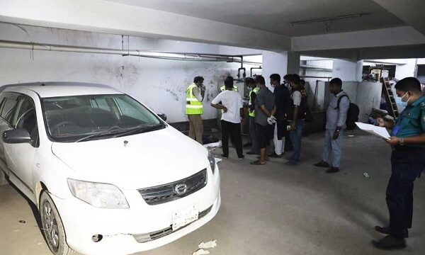 রাজধানীর মৌচাকে হাসপাতালের পার্কিংয়ে প্রাইভেট কারে মিলল ২ মরদেহ