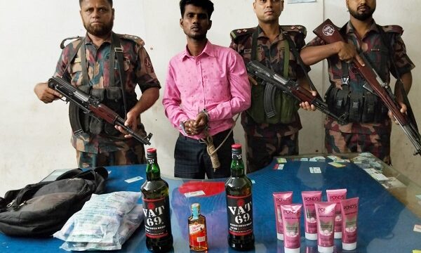 বেনাপোলে মাদকসহ ভারতীয় নাগরিক আটক