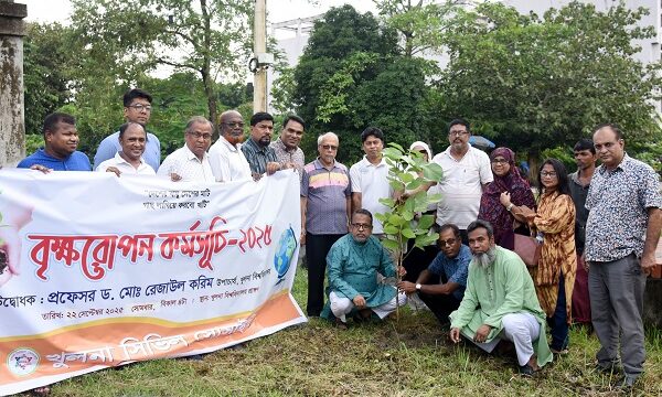 উপকূলীয় অঞ্চলকে প্রাকৃতিক দুর্যোগ থেকে রক্ষায় গাছের ভূমিকা অনস্বীকার্য : খুবি উপাচার্য