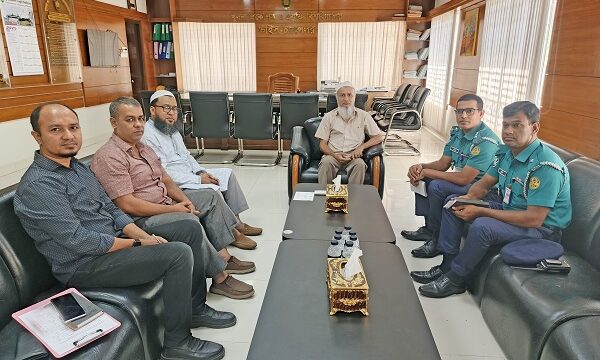 কুয়েটে আইন-শৃঙ্খলা বাহিনীর প্রতিনিধিদের সাথে ভাইস-চ্যান্সেলরের মতবিনিময়