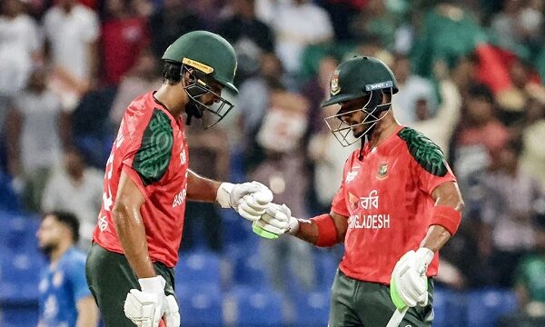 টস জিতে ব্যাটিংয়ে বাংলাদেশ, সাইফের অভিষেক