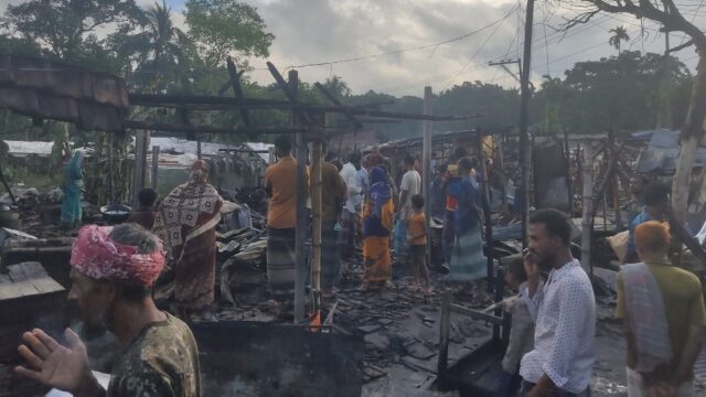 তালায় হাজরাকাটি বাজারে ভয়াবহ অগ্নিকাণ্ডে ৮ দোকান পুড়ে ছাই