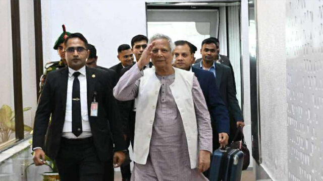 জাতিসংঘের অধিবেশন শেষে দেশে ফিরেছেন প্রধান উপদেষ্টা