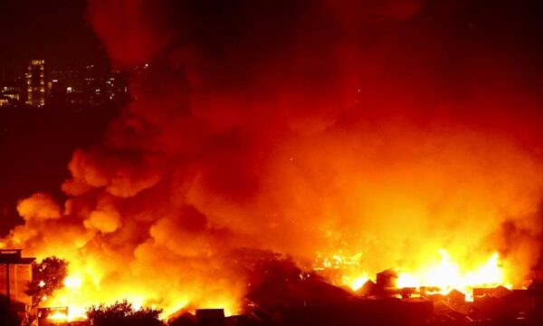 রাজধানীর কড়াইল বস্তিতে ভয়াবহ আগুন