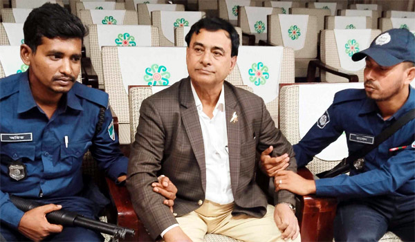 যশোরে ভুয়া অতিরিক্ত সচিব আটক